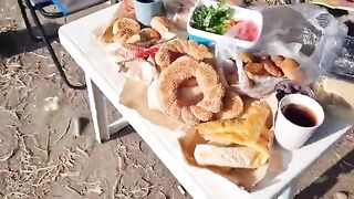 Утренняя береговая рыбалка у Соли в Мерсине на турецком Средиземноморье и отпускание части улова