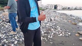 Утренняя береговая рыбалка у Соли в Мерсине на турецком Средиземноморье и отпускание части улова