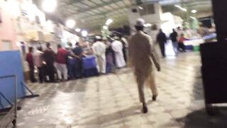 Yanbu, Saudi Arabia — рыбный рынок и чистка улова на месте