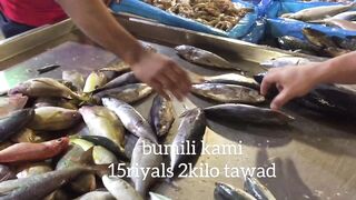 Yanbu, Saudi Arabia — рыбный рынок и чистка улова на месте