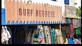 Taghazout по-настоящему: рыбалка и серфинг делят одну бухту