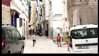 Taghazout по-настоящему: рыбалка и серфинг делят одну бухту