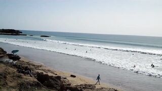 Taghazout fishing village - вид на бухту и точки у камней