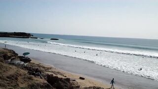 Taghazout fishing village - вид на бухту и точки у камней