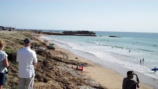 Taghazout fishing village - вид на бухту и точки у камней