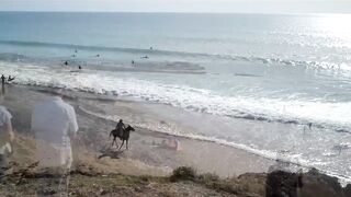Taghazout fishing village - вид на бухту и точки у камней