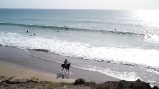 Taghazout fishing village - вид на бухту и точки у камней