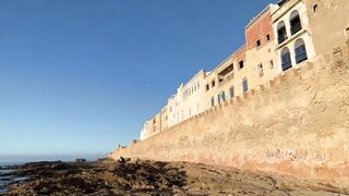 Эс-Сувейра на закате, порт живёт — где рыбалка работает вечером?