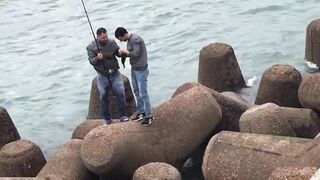 Asilah: где тут морская рыбалка у пирса туристу?