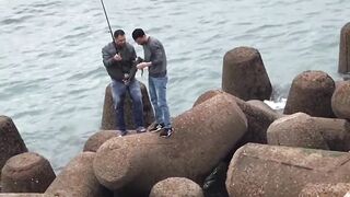 Asilah: где тут морская рыбалка у пирса туристу?