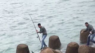 Asilah: где тут морская рыбалка у пирса туристу?