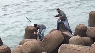 Asilah: где тут морская рыбалка у пирса туристу?