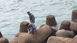 Asilah: где тут морская рыбалка у пирса туристу?