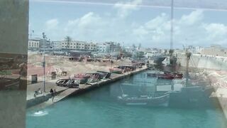 El Jadida Fishing Port - причалы, лёд и свежий улов