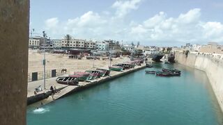El Jadida Fishing Port - причалы, лёд и свежий улов