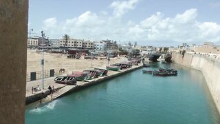 El Jadida Fishing Port - причалы, лёд и свежий улов