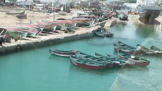 El Jadida Fishing Port - причалы, лёд и свежий улов
