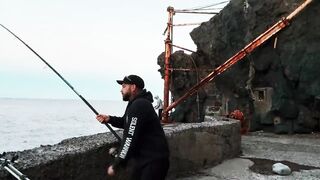 Мы могли погибнуть - рыбалка в шторм у скал: стоило ли рисковать?