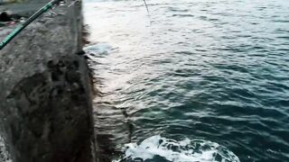 Мы могли погибнуть - рыбалка в шторм у скал: стоило ли рисковать?