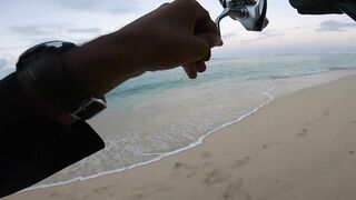 Le Morne — раннее утро: морская рыбалка в Маврикии у камней