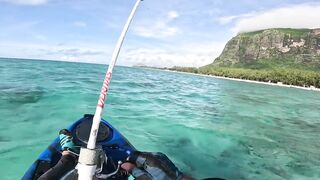 Le Morne kayak fishing: каяк, прилив и дорожка по кромке рифа