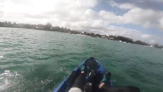 Мон Шуази — каяк и приманка: летняя рыбалка у пятен травы