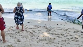 Beau Vallon, Mahé — снасти для пляжа: донка или пилькер?