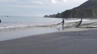 Mahé, Beau Vallon - уловы на рассвете: морская рыбалка на пляже