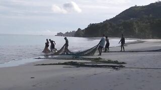 Mahé, Beau Vallon - уловы на рассвете: морская рыбалка на пляже