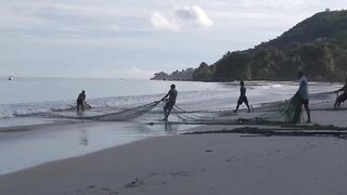 Mahé, Beau Vallon - уловы на рассвете: морская рыбалка на пляже