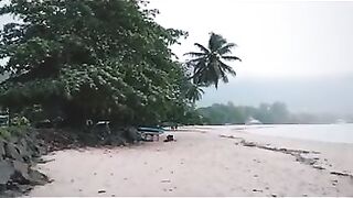 Beau Vallon под дождём — клюёт ли при смене погоды?