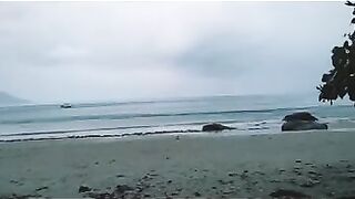 Beau Vallon под дождём — клюёт ли при смене погоды?