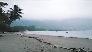 Beau Vallon под дождём — клюёт ли при смене погоды?