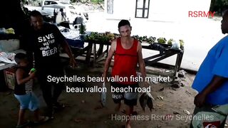 Beau Vallon market: разделка и продажа — вечерняя рыбалка удалась