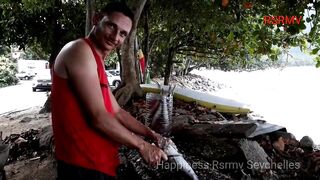 Beau Vallon market: разделка и продажа — вечерняя рыбалка удалась