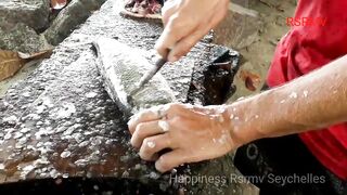 Beau Vallon market: разделка и продажа — вечерняя рыбалка удалась