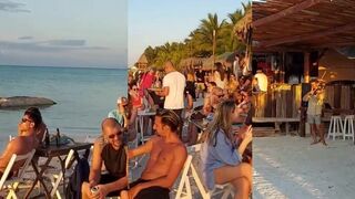 Хольбош, Мексика: пляжный день и рыбалка в тени лодок