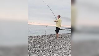 Гагра и Багрипш - рыбалка на Черном море: какие приманки работают летом по ставриде?