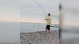 Гагра и Багрипш - рыбалка на Черном море: какие приманки работают летом по ставриде?