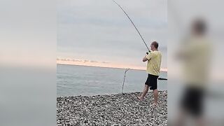 Гагра и Багрипш - рыбалка на Черном море: какие приманки работают летом по ставриде?