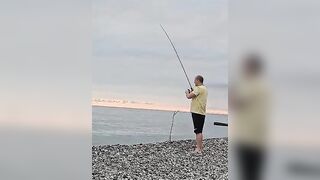 Гагра и Багрипш - рыбалка на Черном море: какие приманки работают летом по ставриде?