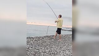 Гагра и Багрипш - рыбалка на Черном море: какие приманки работают летом по ставриде?