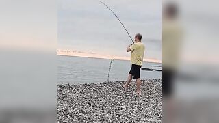 Гагра и Багрипш - рыбалка на Черном море: какие приманки работают летом по ставриде?