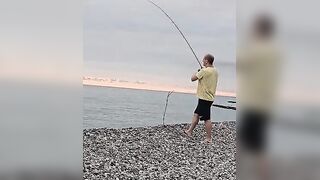 Гагра и Багрипш - рыбалка на Черном море: какие приманки работают летом по ставриде?