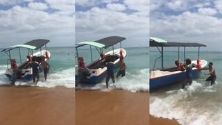 Галле, Шри-Ланка: лодка на берег — традиционная высадка