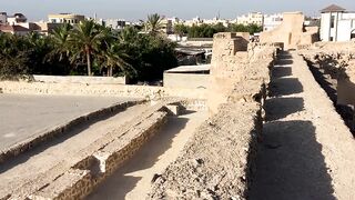 Бахрейн, Мухаррак — «Арабская нефть: начало» и пирсы местных рыбаков