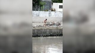 Шанхай — стррит-фишинг на набережной: микроджиг и судачок у сваев