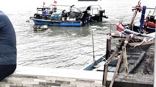 Хайнань, Ялунвань: рыбацкий порт — разгрузка неводов и аукцион