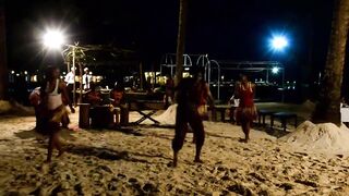 Занзибар — африканский вечер в Кивенгва: рынок, лодки и уловы у берега