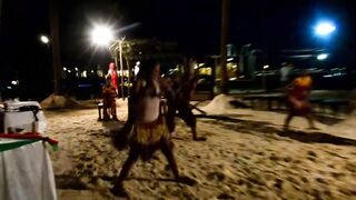 Занзибар — африканский вечер в Кивенгва: рынок, лодки и уловы у берега